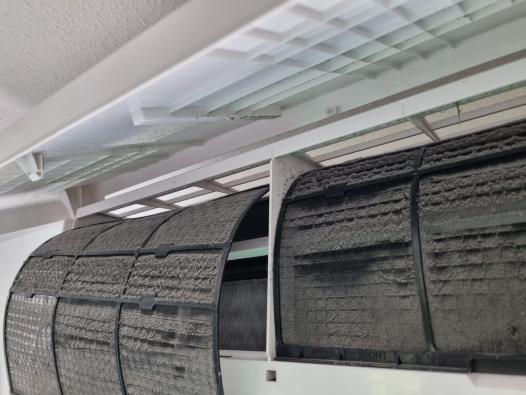 Stof in airco